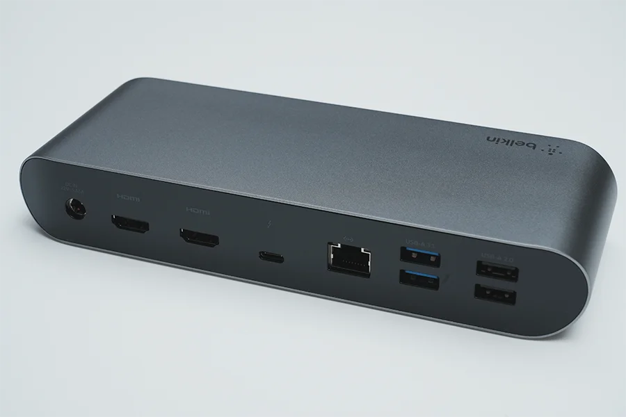 Belkin CONNECT Pro Thunderbolt 4 Dockのポート部分斜め