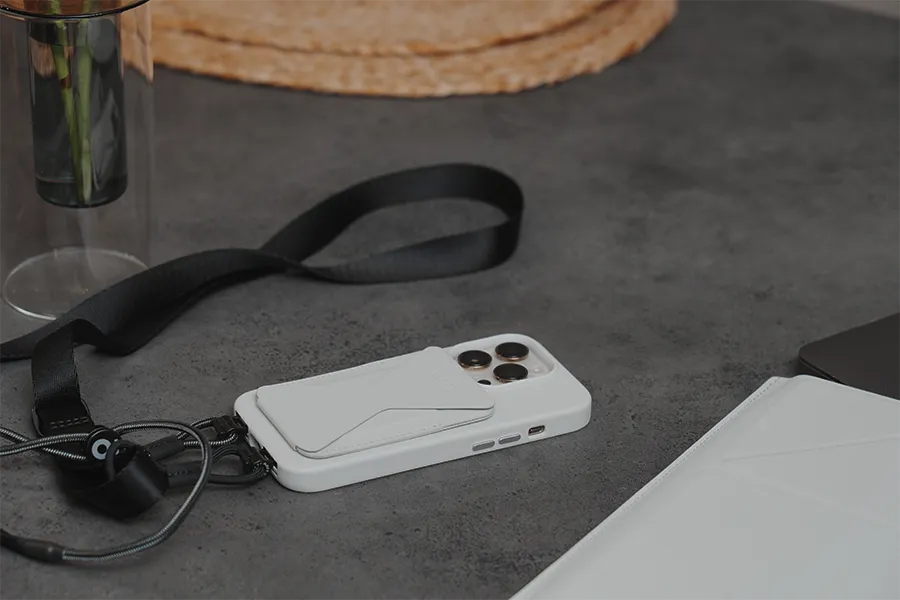 iPhoneケースとストラップのキャリングケース