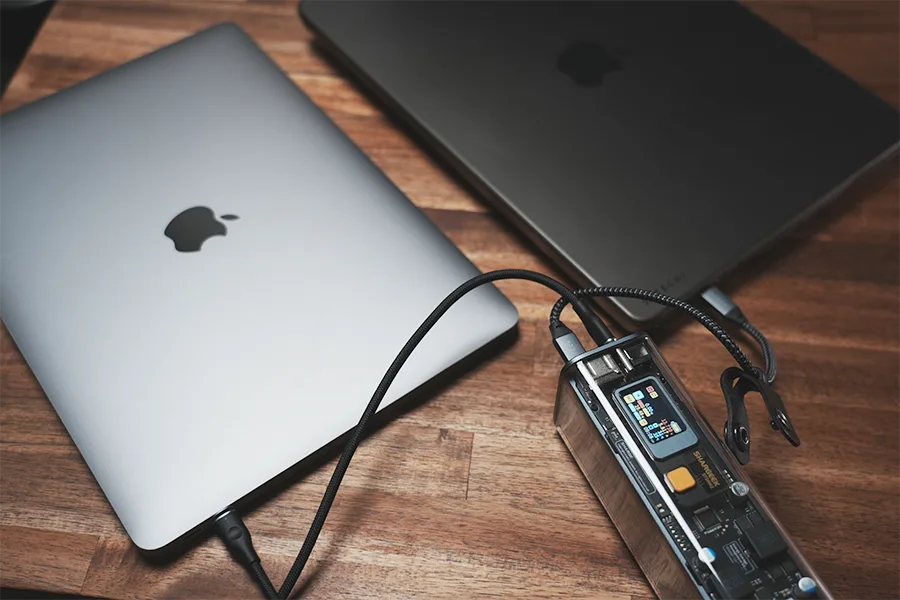 MacBookをダブルで充電