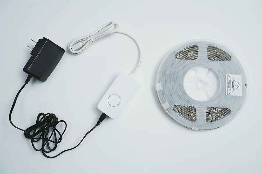 テープは電源などど一緒に接続する