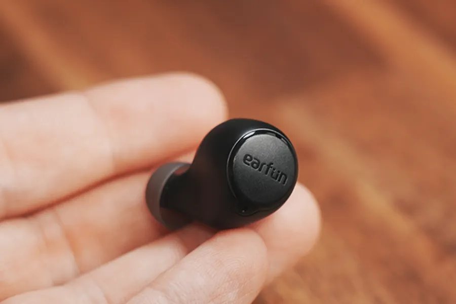 EarFun Free 1S のボディアップ