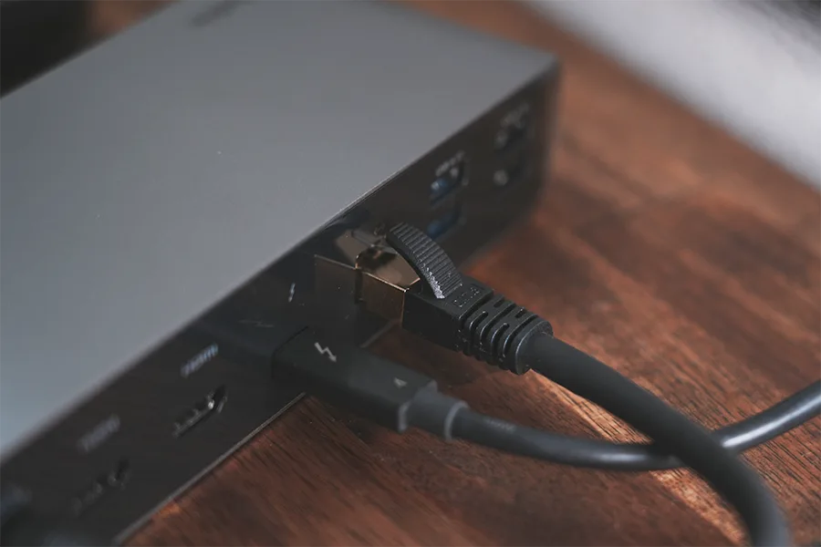 Belkin CONNECT Pro Thunderbolt 4 Dockへ優先LAN差し込み