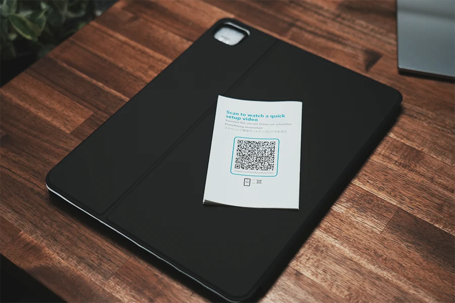 ESR iPad Pro 12.9 ケース 第6_5世代(2022_2021)用 ハイブリッドケースの付属品
