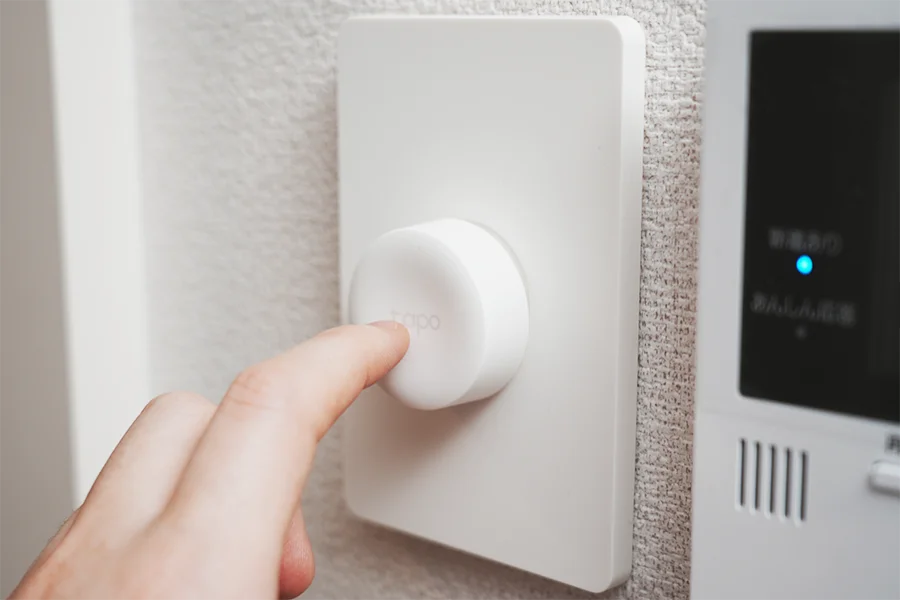 壁にくっつけてもスイッチ押せば落ちない