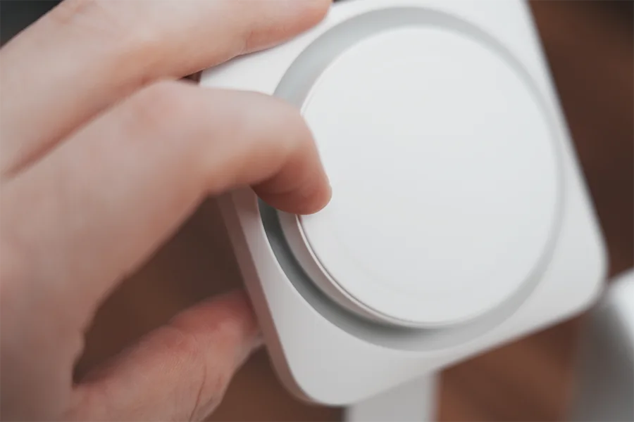 ESR 15W 3in1 MagSafe充電スタンドのiPhone充電部分はMagSafe磁気
