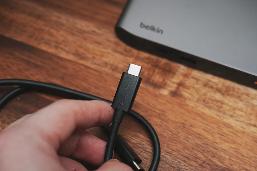 Thunderbolt 4ケーブル