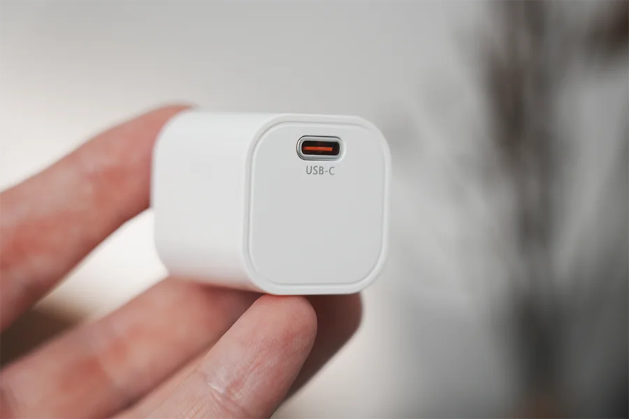 ESR 15W 3in1 MagSafe充電スタンドの付属充電のポート部分