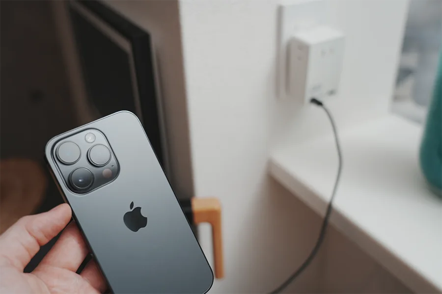 iPhoneを充電しながら他のケーブルを差し込める