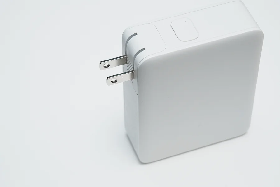 Belkin BoostCharge Pro 140W 4-Port GaN Wall Chargerプラグ出した状態