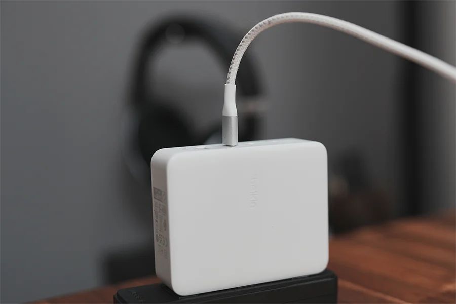 Belkin BoostCharge USB-C to USB-Cケーブル 240Wと充電器