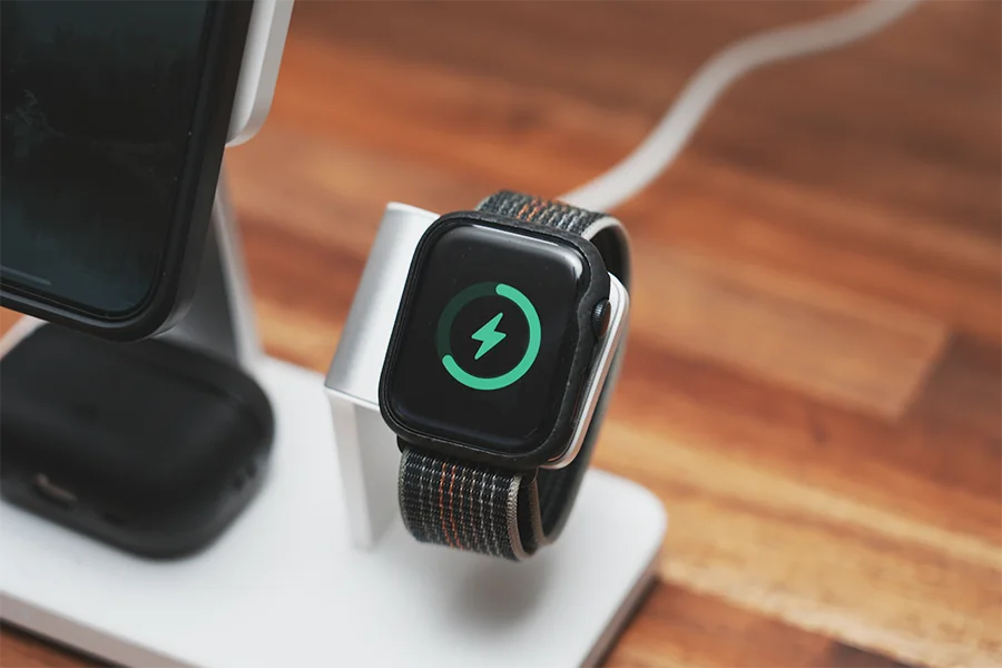 ESR 15W 3in1 MagSafe充電スタンドでApple Watch充電