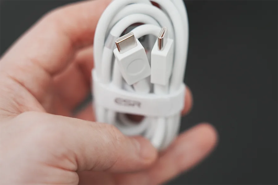 ESR 15W 3in1 MagSafe充電スタンドの付属ケーブル