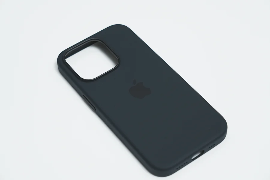 iPhone 15 Pro シリコンケースの本体表面