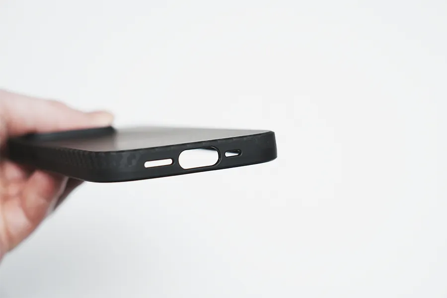 PITAKA MagEZ Case Pro 4ののケースポート部分