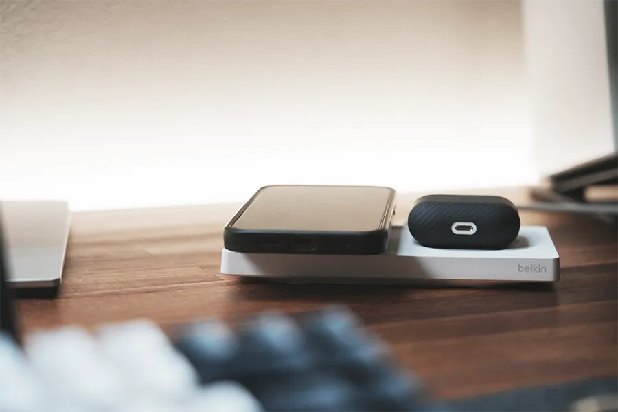 Belkin BoostCharge Pro 2-in-1 ワイヤレス充電パッドの充電面