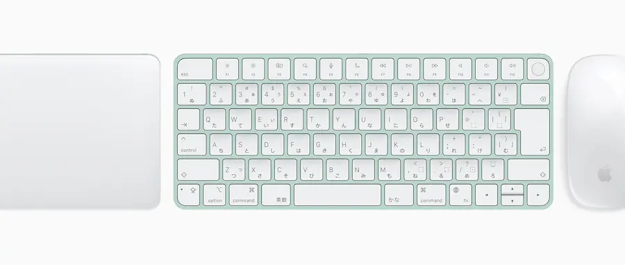 iMacのカラーに合わせたキーボード