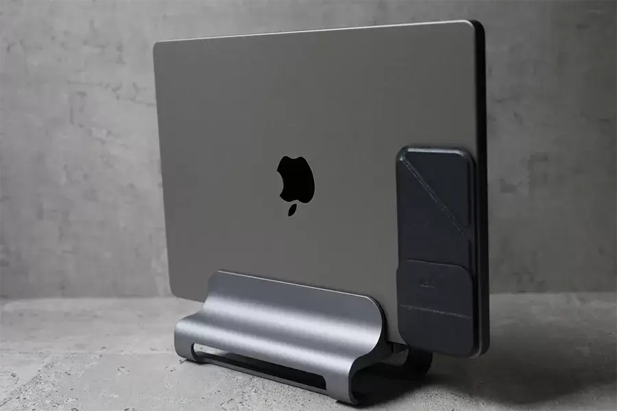 【縦置きスタンド】おすすめノートパソコンスタンドおすすめ1位：Satechi  Universal Vertical Laptop Stand